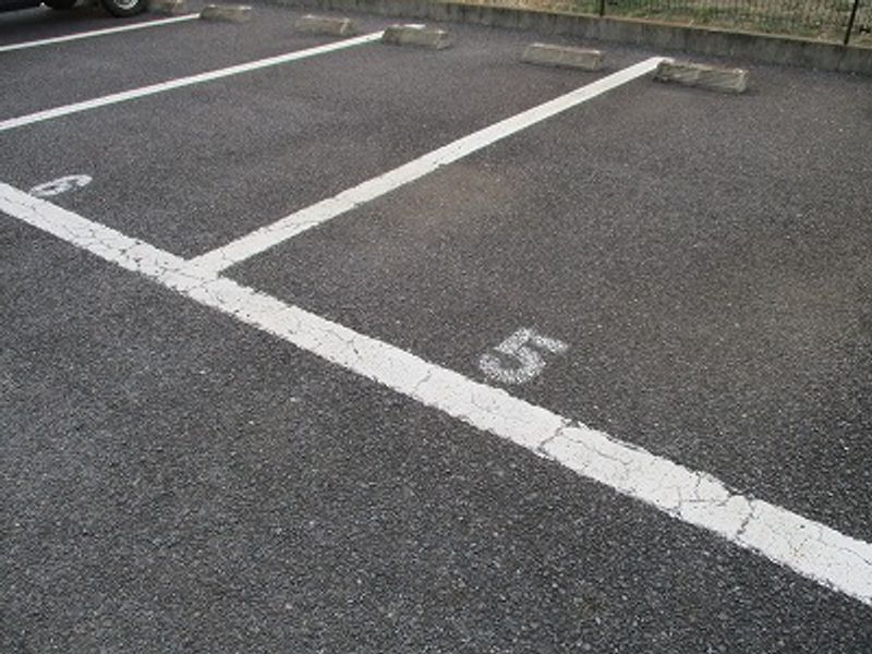 レオパレスクレール神立 駐車場