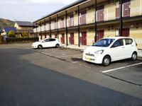 レオパレス幸 駐車場