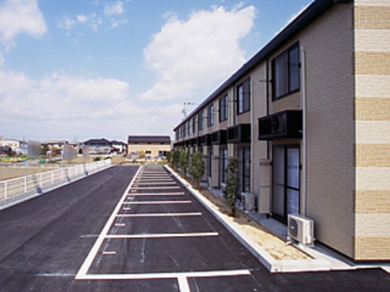 レオパレス芳田 駐車場