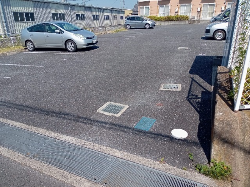 レオパレスアミーゴ 駐車場