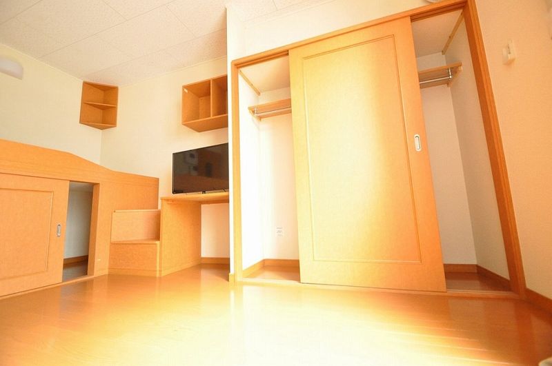 レオパレス西荒屋 収納