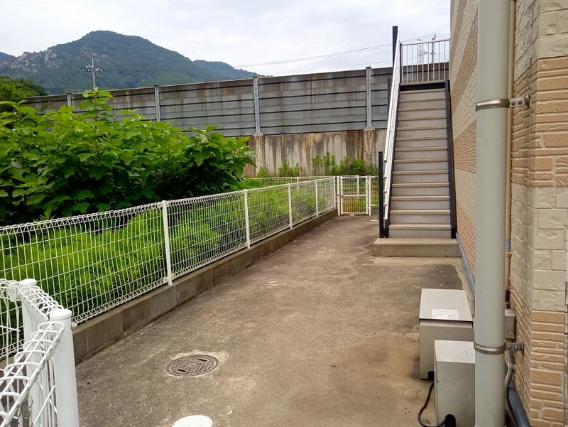 レオパレスサニーコート大町 庭