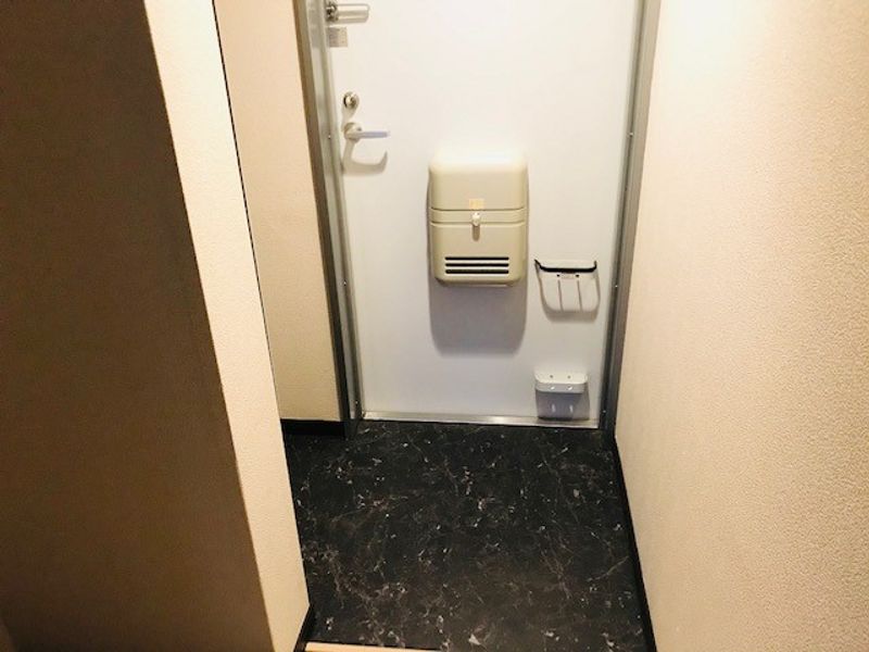 レオネクストルーエ 玄関