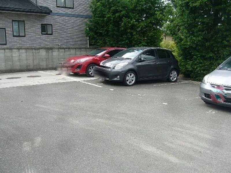 レオパレスシャトー 駐車場