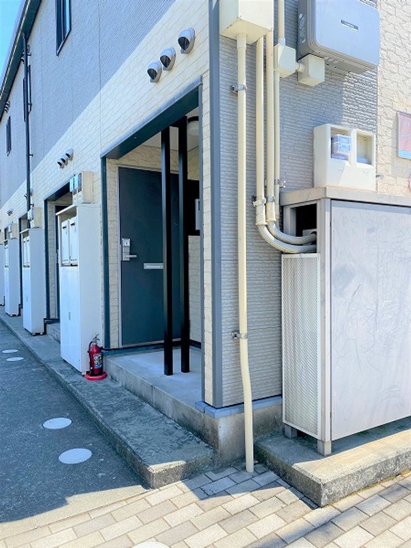 レオパレスきつねづか 玄関