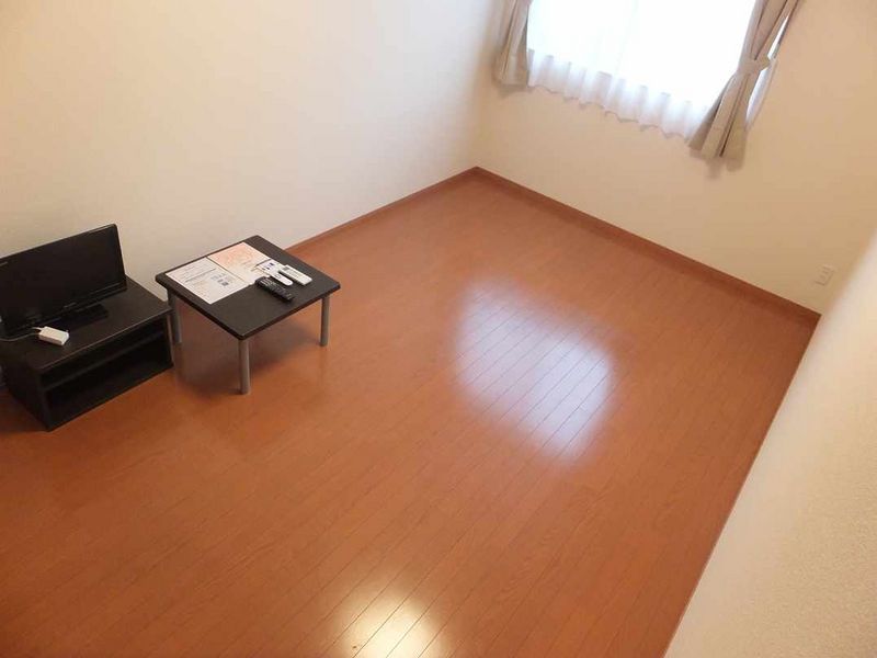 レオパレスグランドリア泉 居間