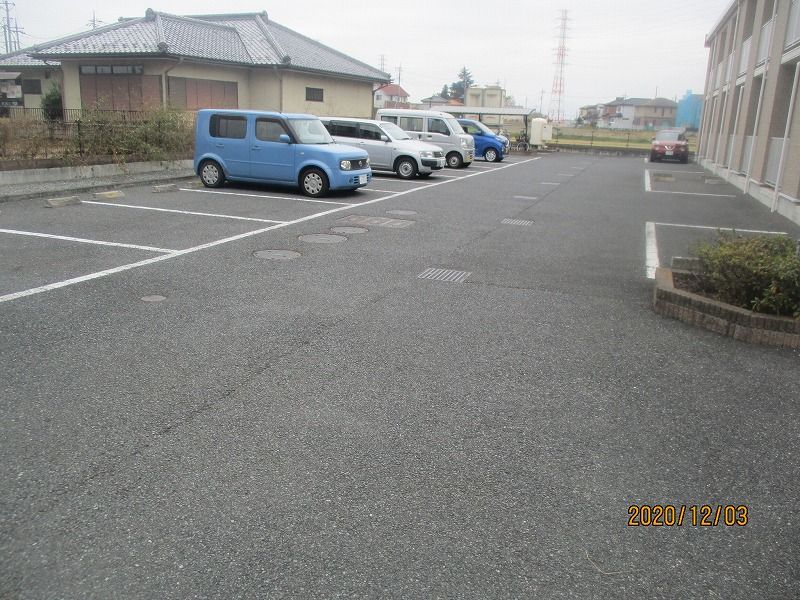 レオパレスおかのごうⅡ 駐車場