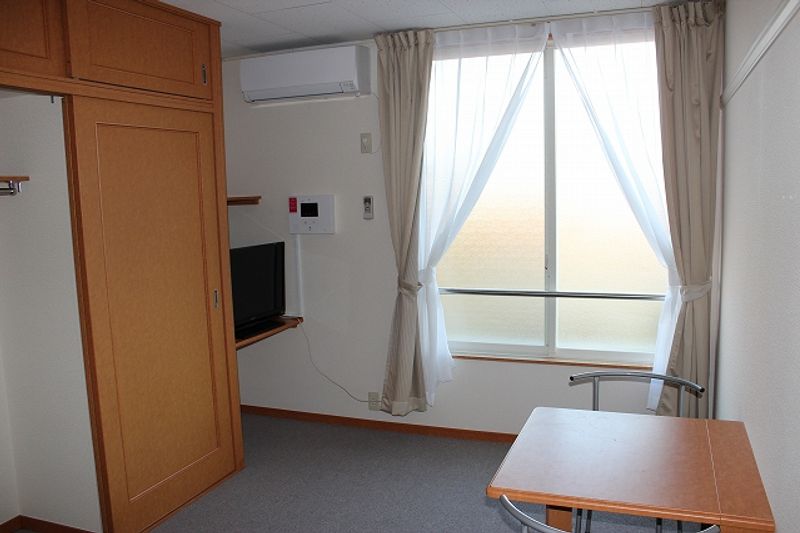 レオパレスドゥマン姉崎 居間