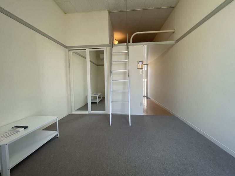 レオパレス大堀 居間