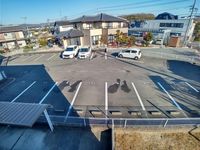レオパレスハーベスト 駐車場