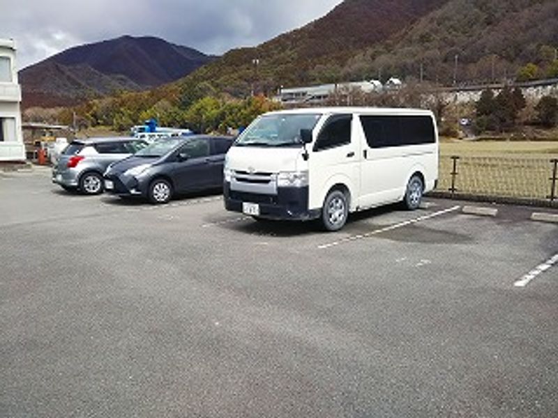 レオパレス屋形Ⅰ 駐車場