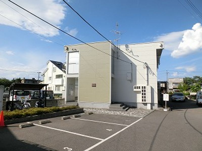 レオパレス主馬 駐車場