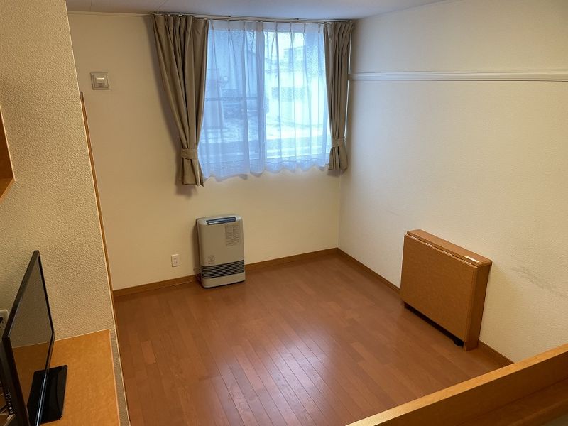 レオパレスメムロⅡ 居間