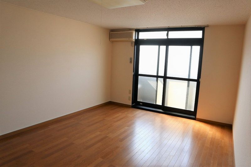 レオパレス追分 居間