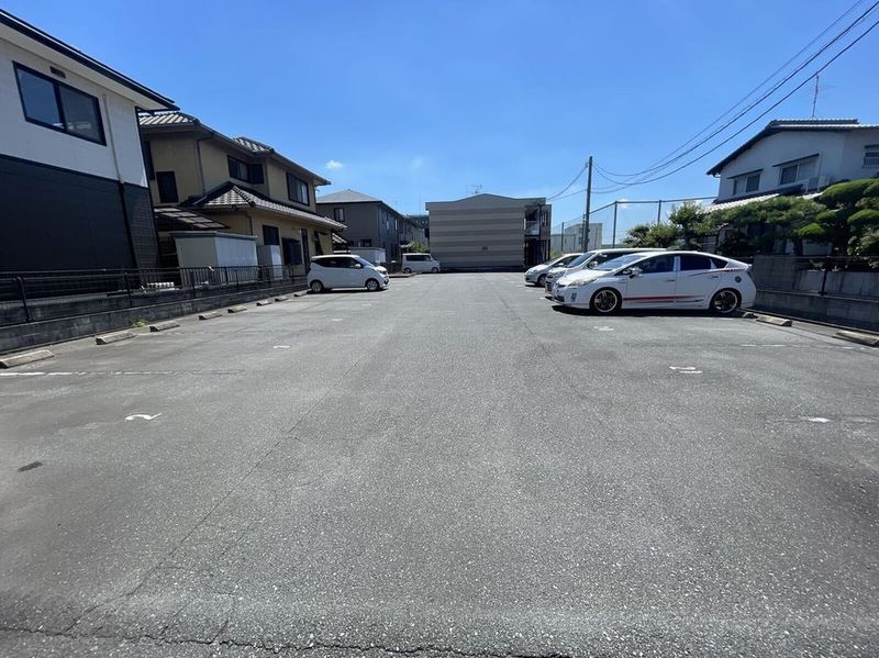 レオパレスポムール 駐車場