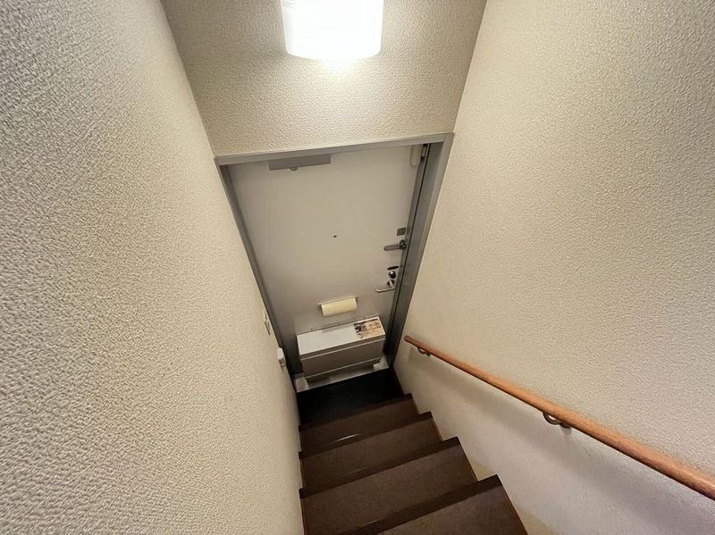 レオパレスファースト 玄関