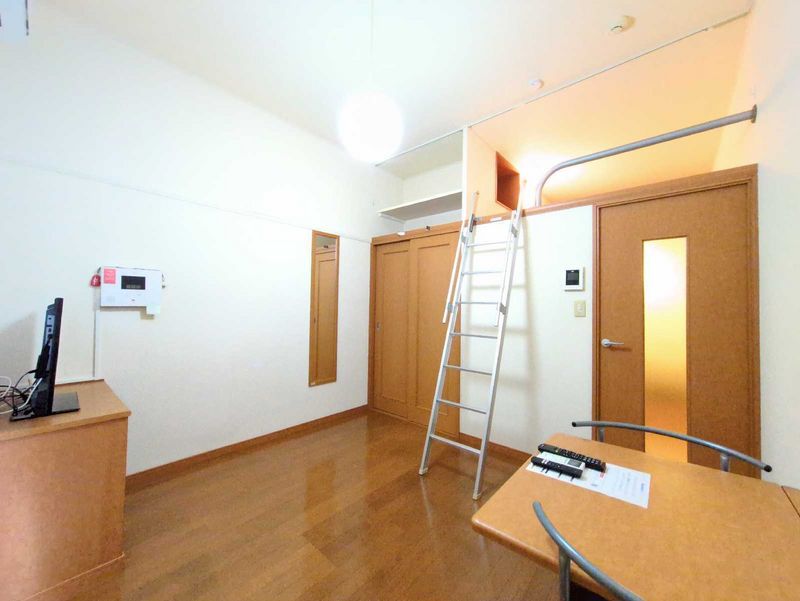 レオパレス中浜 居間