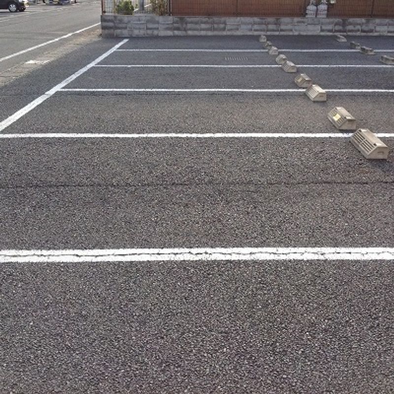 レオパレスボヌールパレ 駐車場