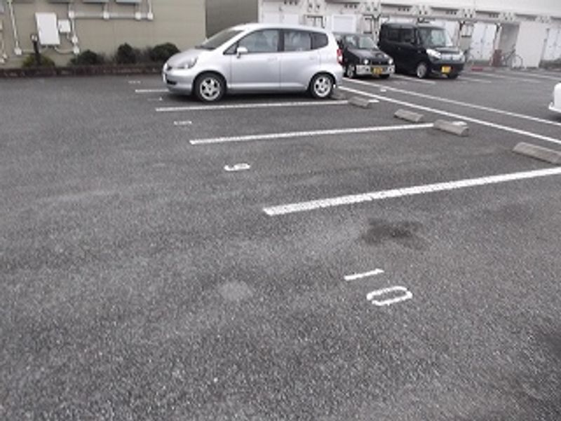 レオパレスドミール細江Ｎ壱番館 駐車場