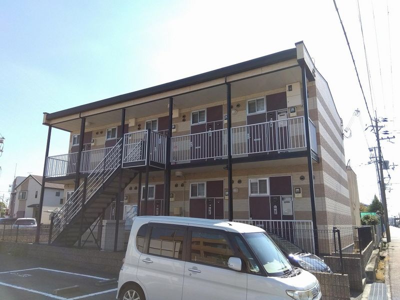レオパレスＫＯＭＡＴＵＢＡＲＡ 外観