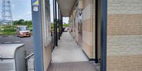 レオパレスかんなび 玄関