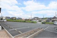 レオパレスめい 駐車場