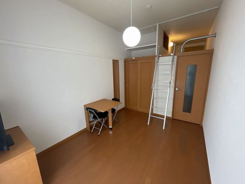 レオパレスグランデームケイ 居間