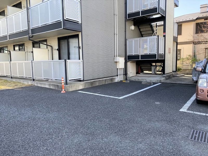 レオパレスハッピーエイト 駐車場