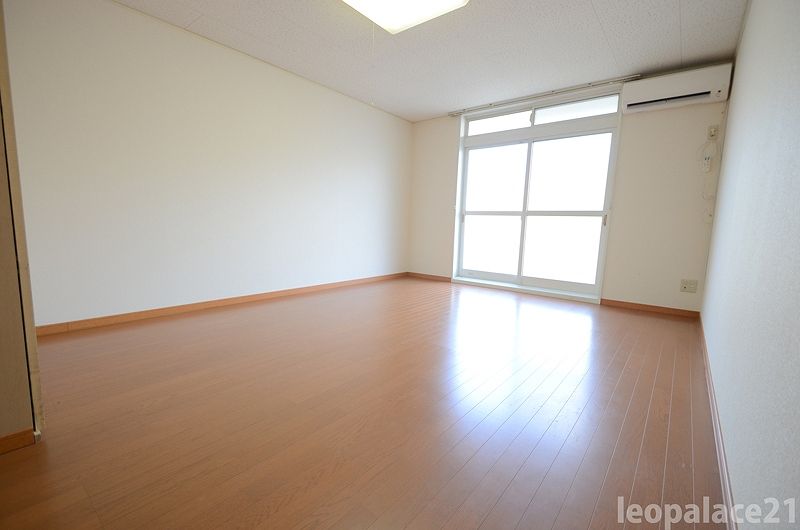 レオパレス堀内 居間