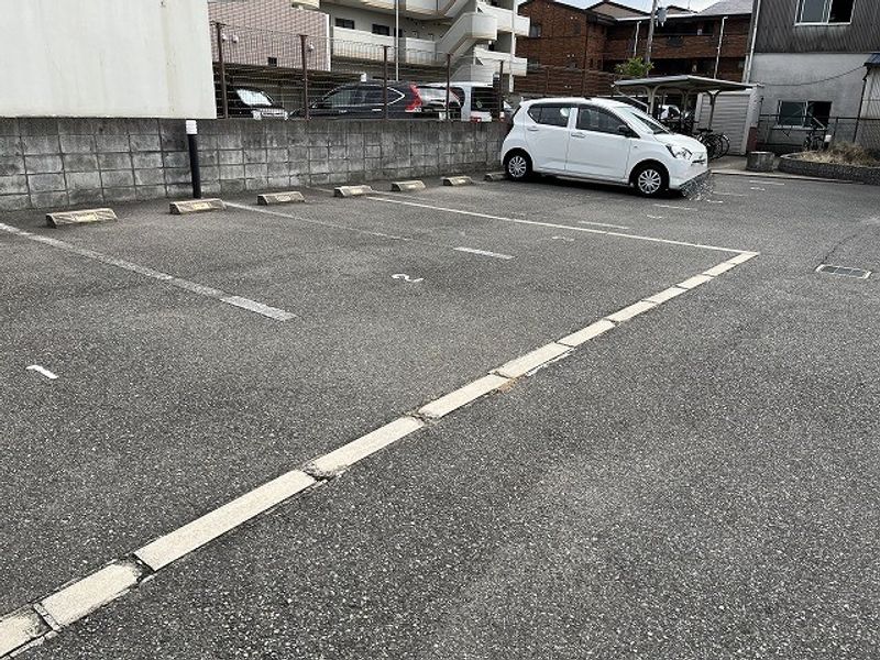 レオパレスセルボ 駐車場
