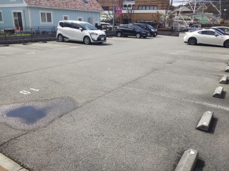 レオパレスゴールドリングＡ 駐車場