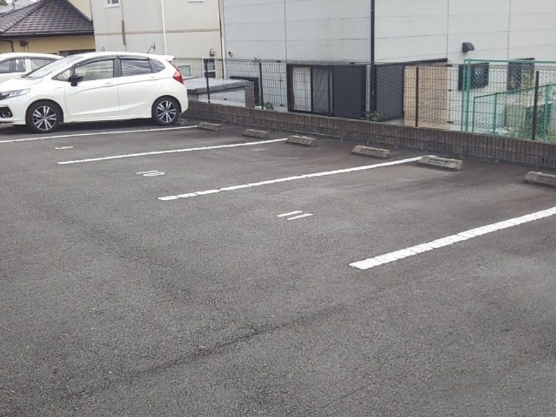 レオパレスベルシャトレ富士宮 駐車場