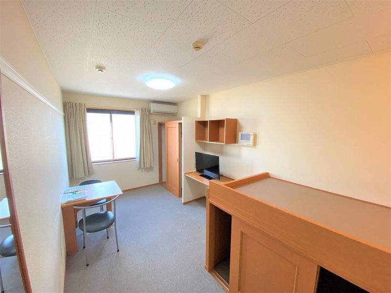 レオパレス住吉ヒルズ 居間