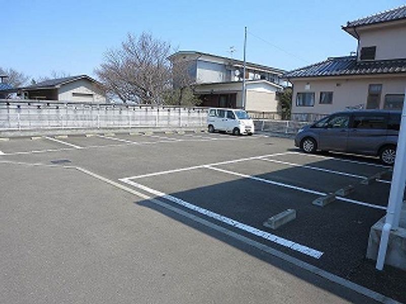 レオパレスプレステージＯＮＥ 駐車場