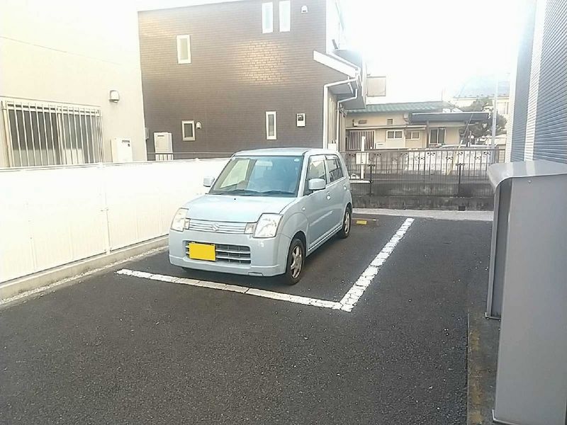 レオネクストシャトレーⅡ 駐車場