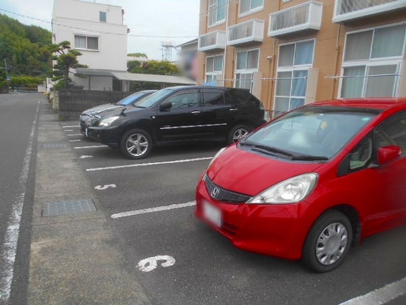レオパレストモエ 駐車場