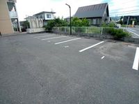 レオパレスグランシャリオ 駐車場