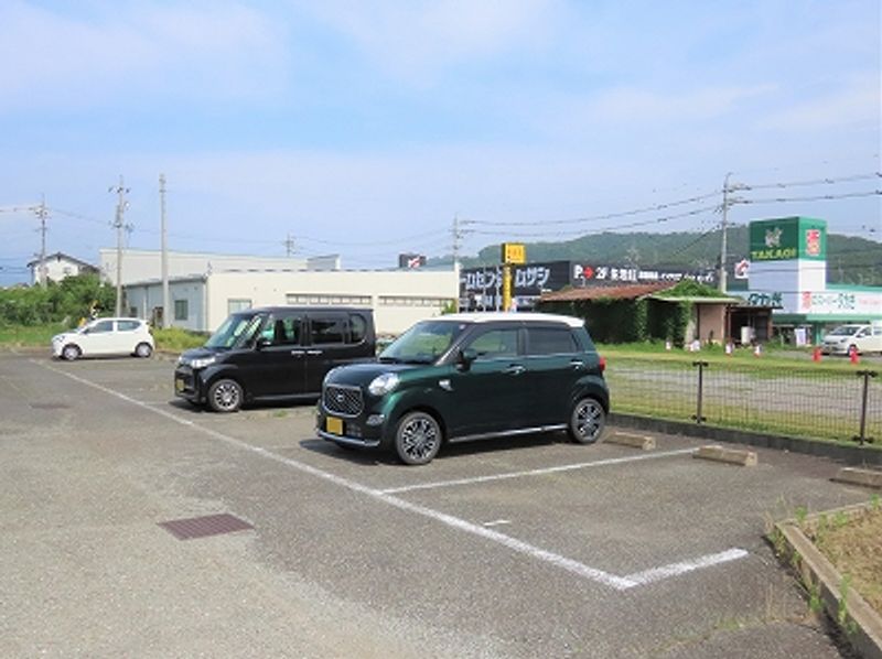 レオパレスうえだはら 駐車場