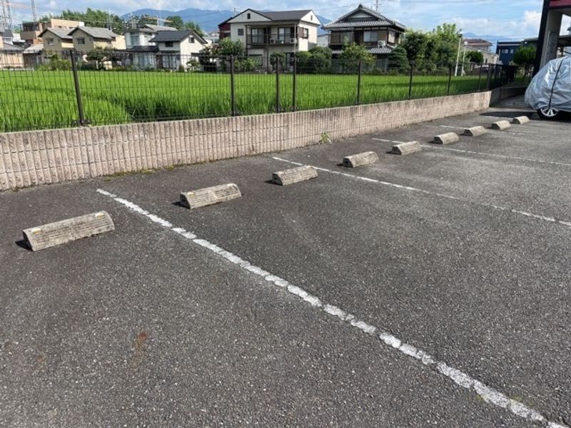 レオパレスレークサイド岡本Ⅱ 駐車場