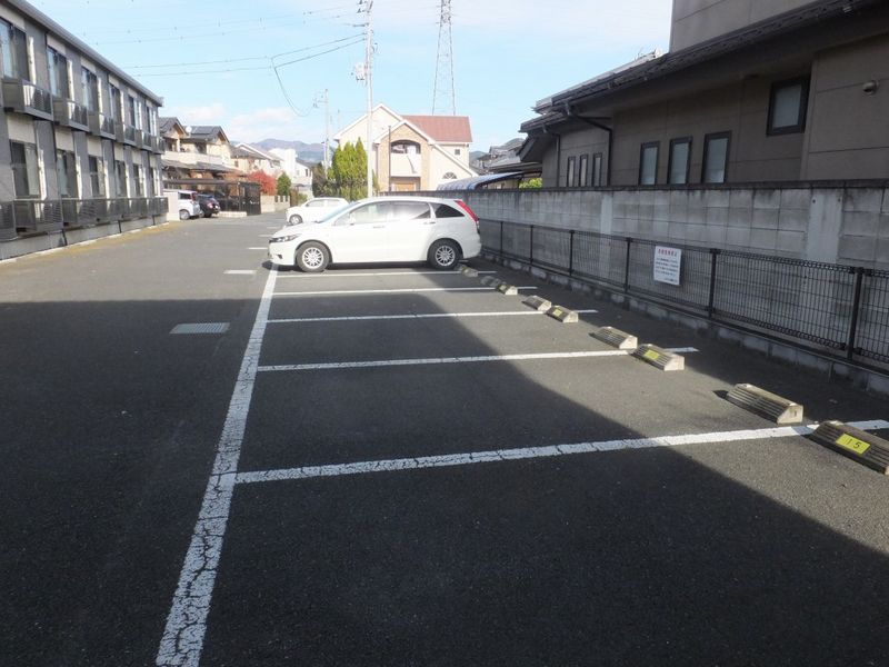 レオパレスａｉｏｉ 駐車場