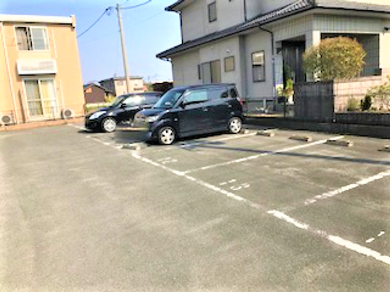 レオパレスＹＡＭＡＴＯⅢ 駐車場