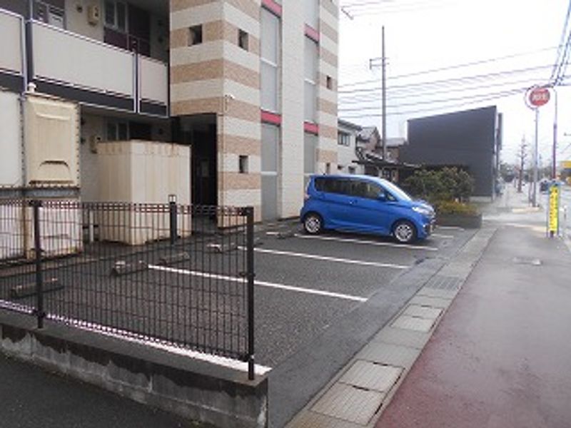 レオパレスエリア５１ 駐車場
