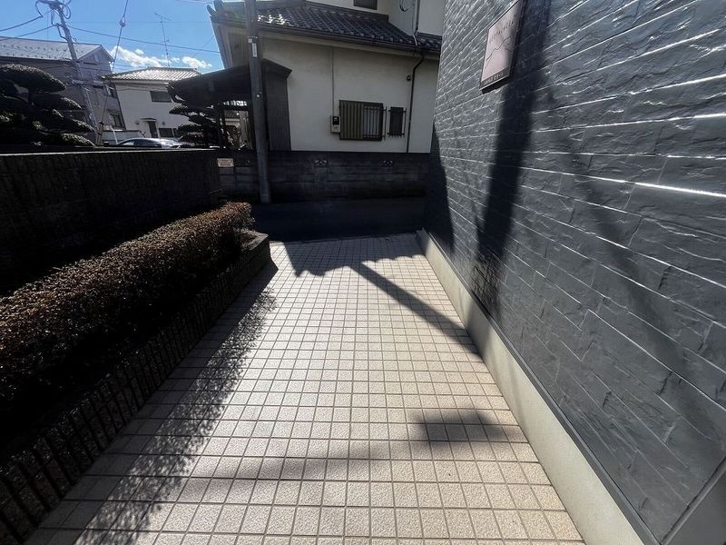 レオパレスミカーレ エントランス