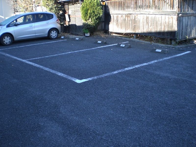 レオパレスたたら 駐車場
