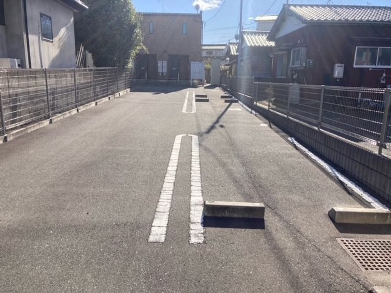 レオネクストリュミエール 駐車場