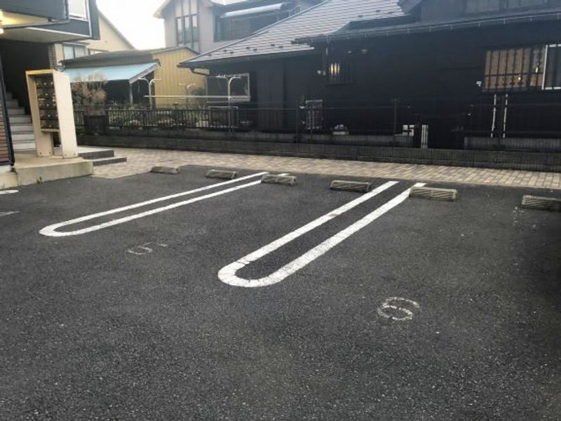 レオパレスハーバーサイドＥ棟 駐車場