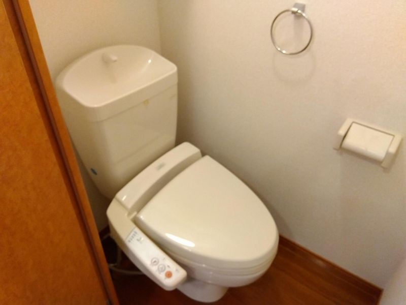 レオパレスサンクローバー トイレ