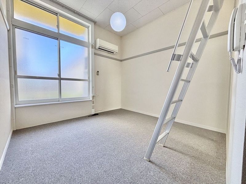 レオパレス３６２フラット 居間