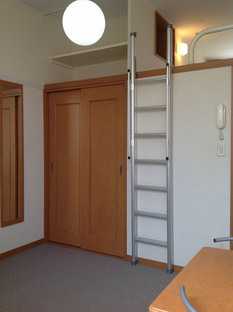 レオパレスミモザ 収納