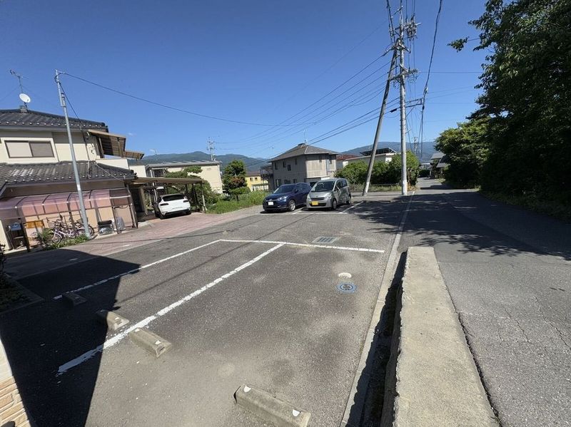レオパレスオルディーレ 駐車場